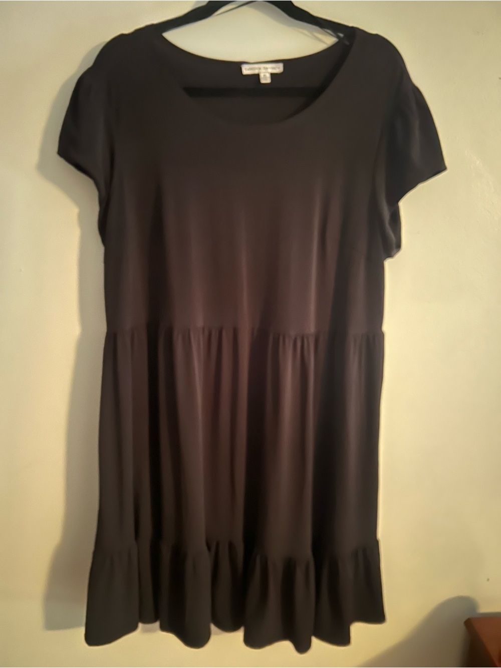 Sandra Darren Black Short-Sleeve Tiered Midi Dress